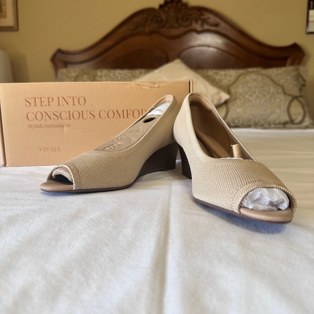 Vivaia Tamia Peep Toe Wedge in Almond Size EU 38.5